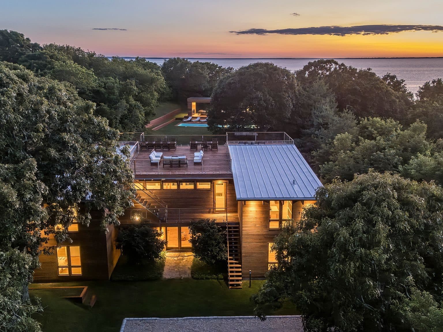 10 Captain Balfour Way — photo 1