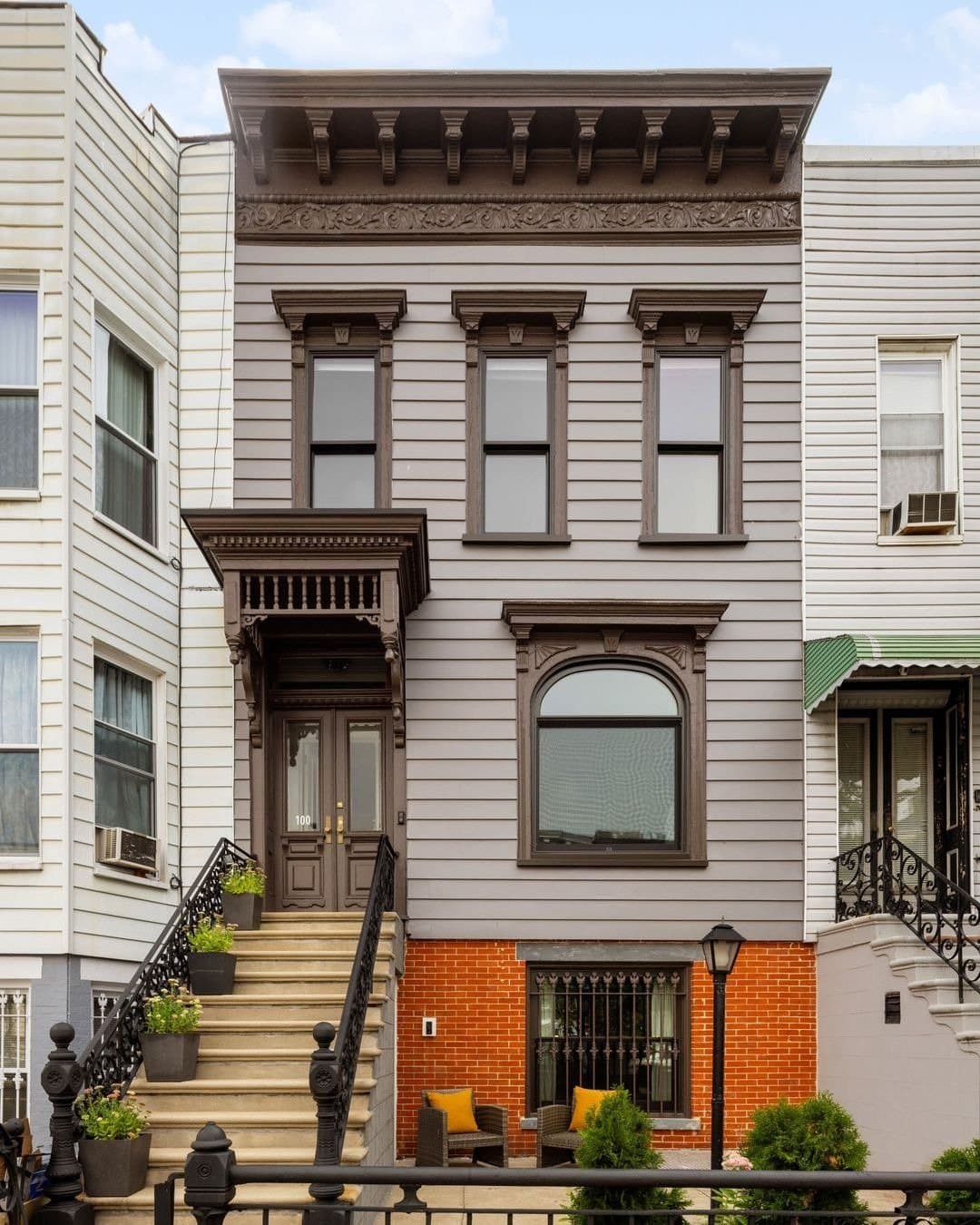 100 Moffat Street