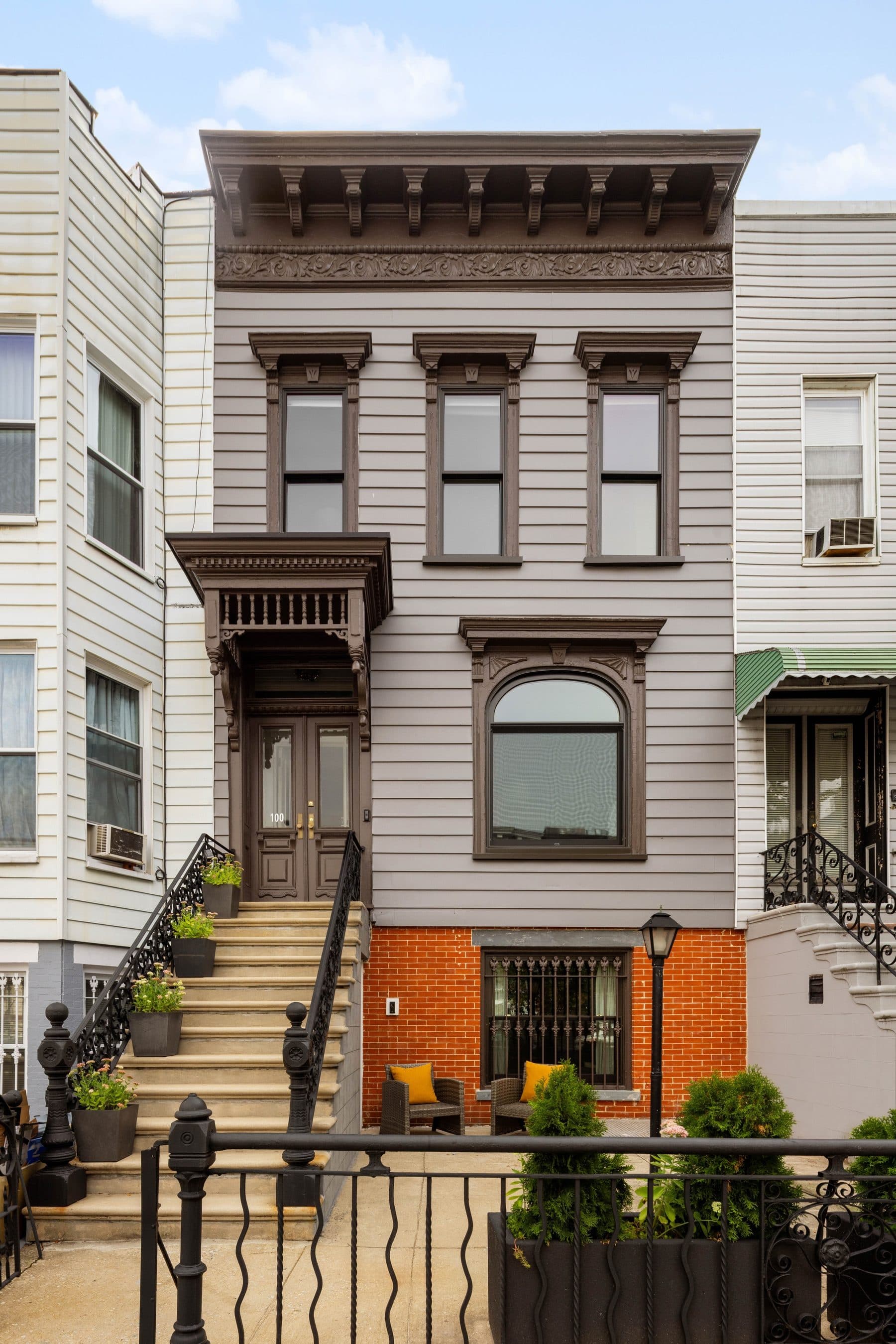 100 Moffat Street — photo 2