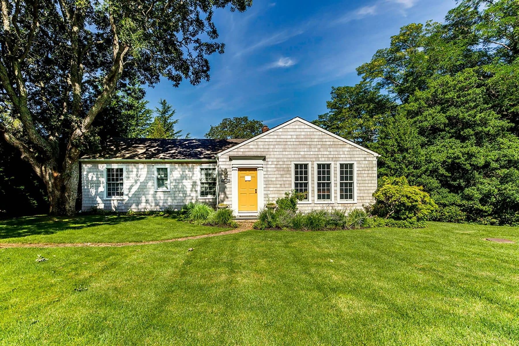 11 Sims Avenue — photo 1