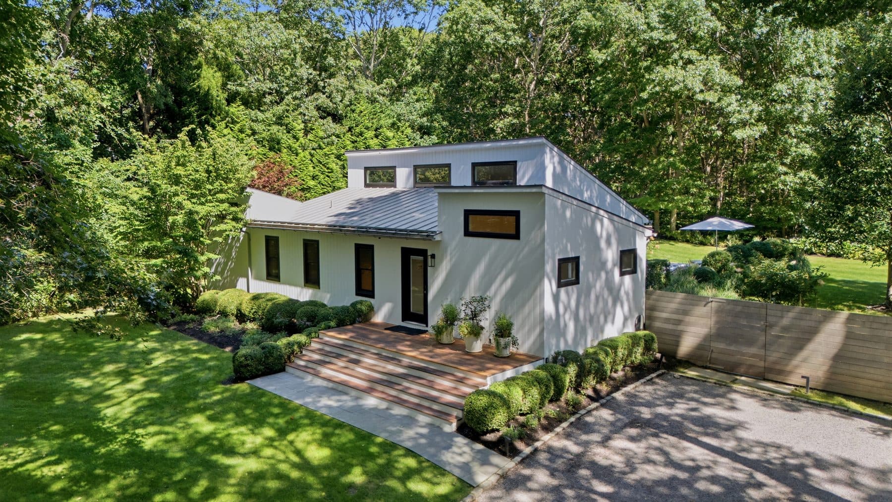 12 Surrey Court — photo 3