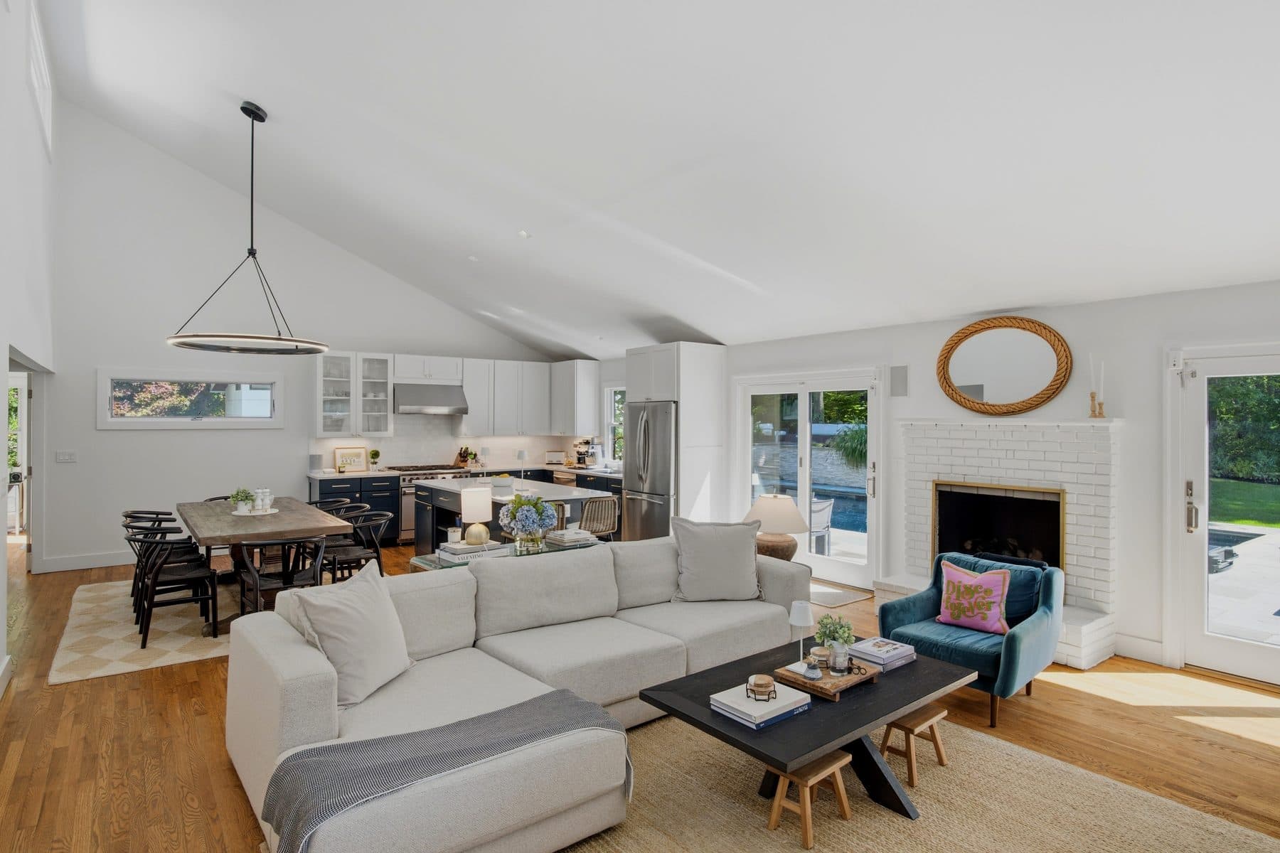 12 Surrey Court — photo 4