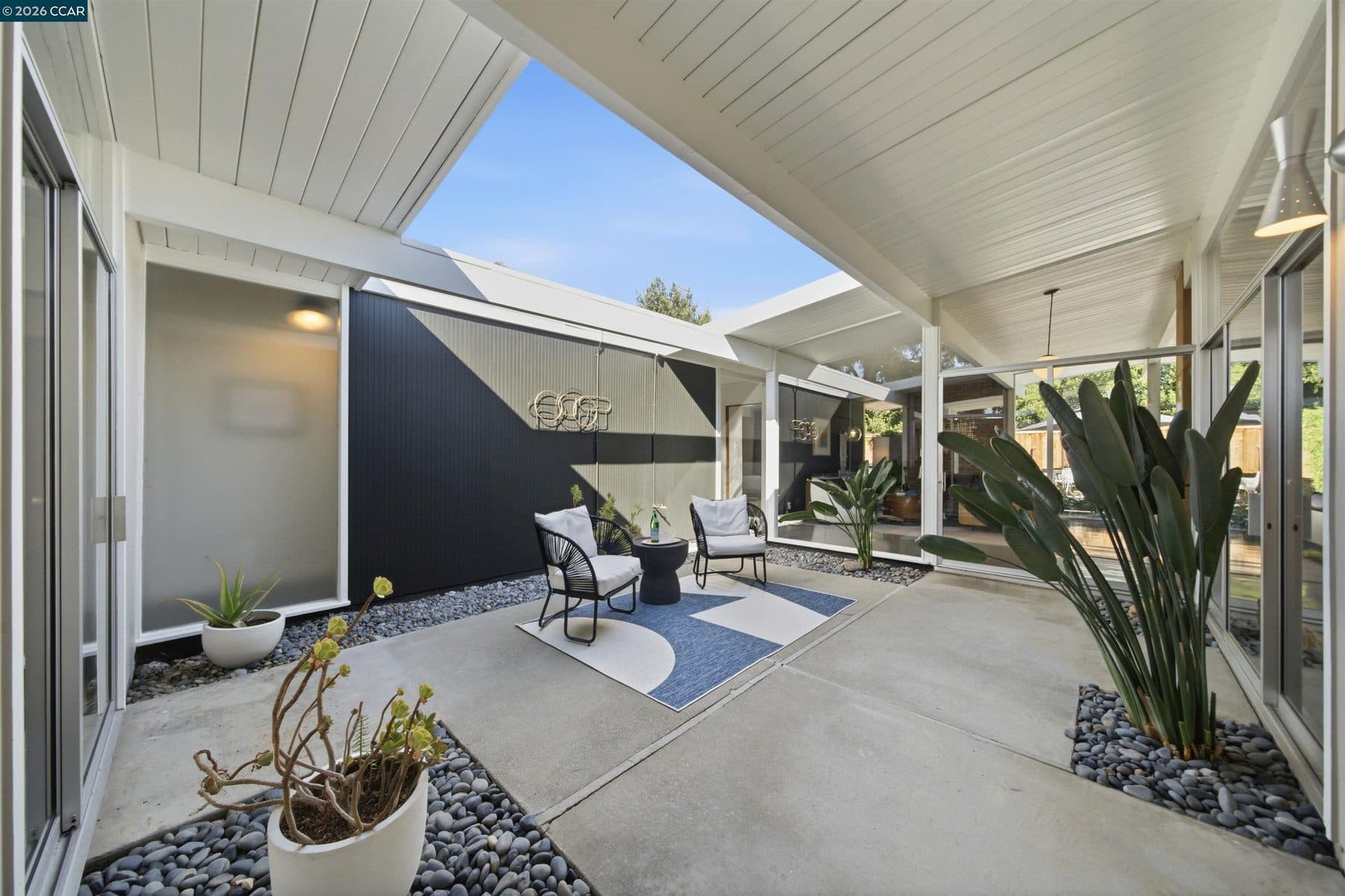 1279 Lancashire Drive — photo 6