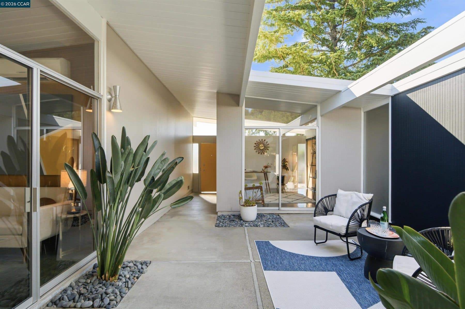 1279 Lancashire Drive — photo 8