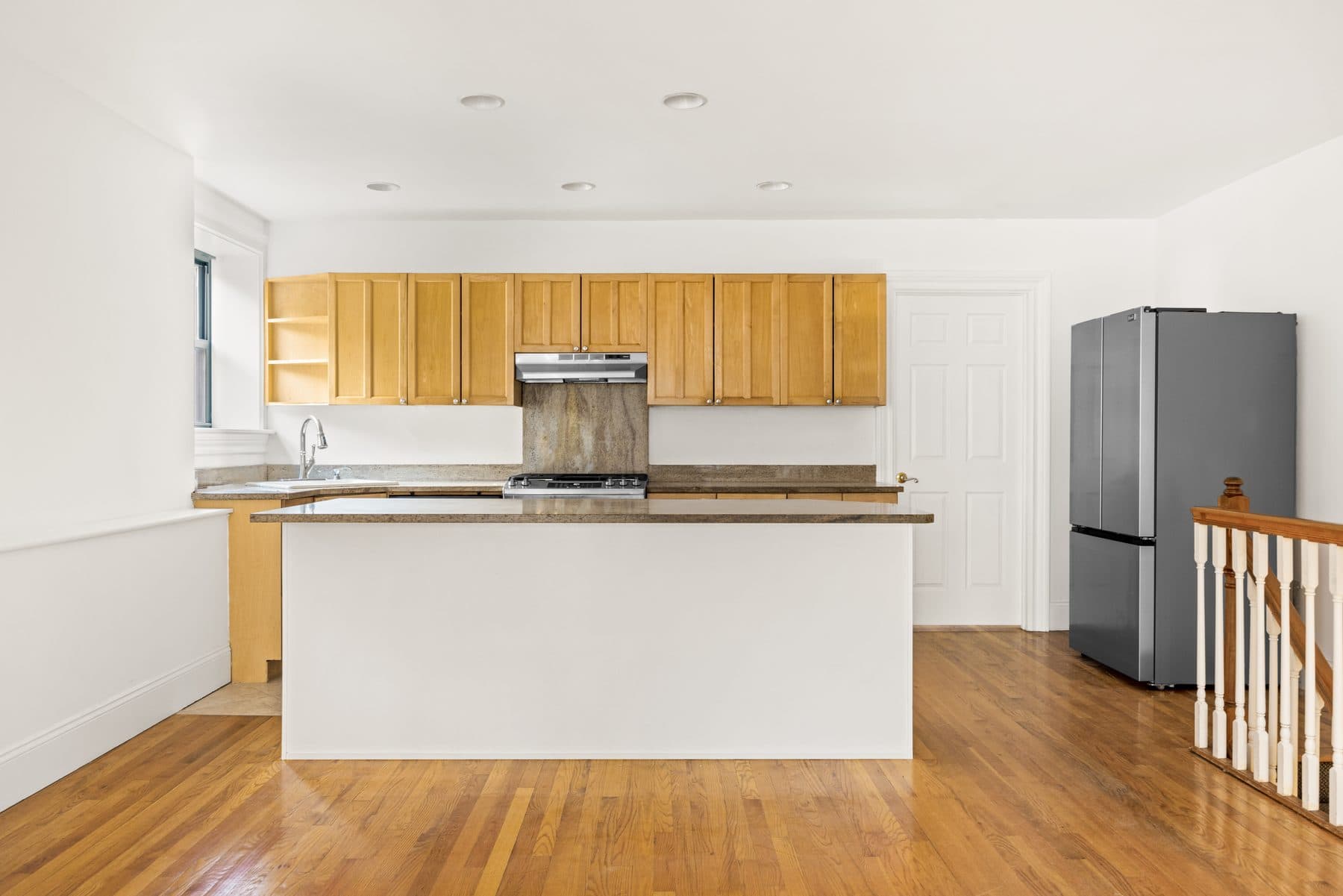 146 Hoyt Street — photo 16