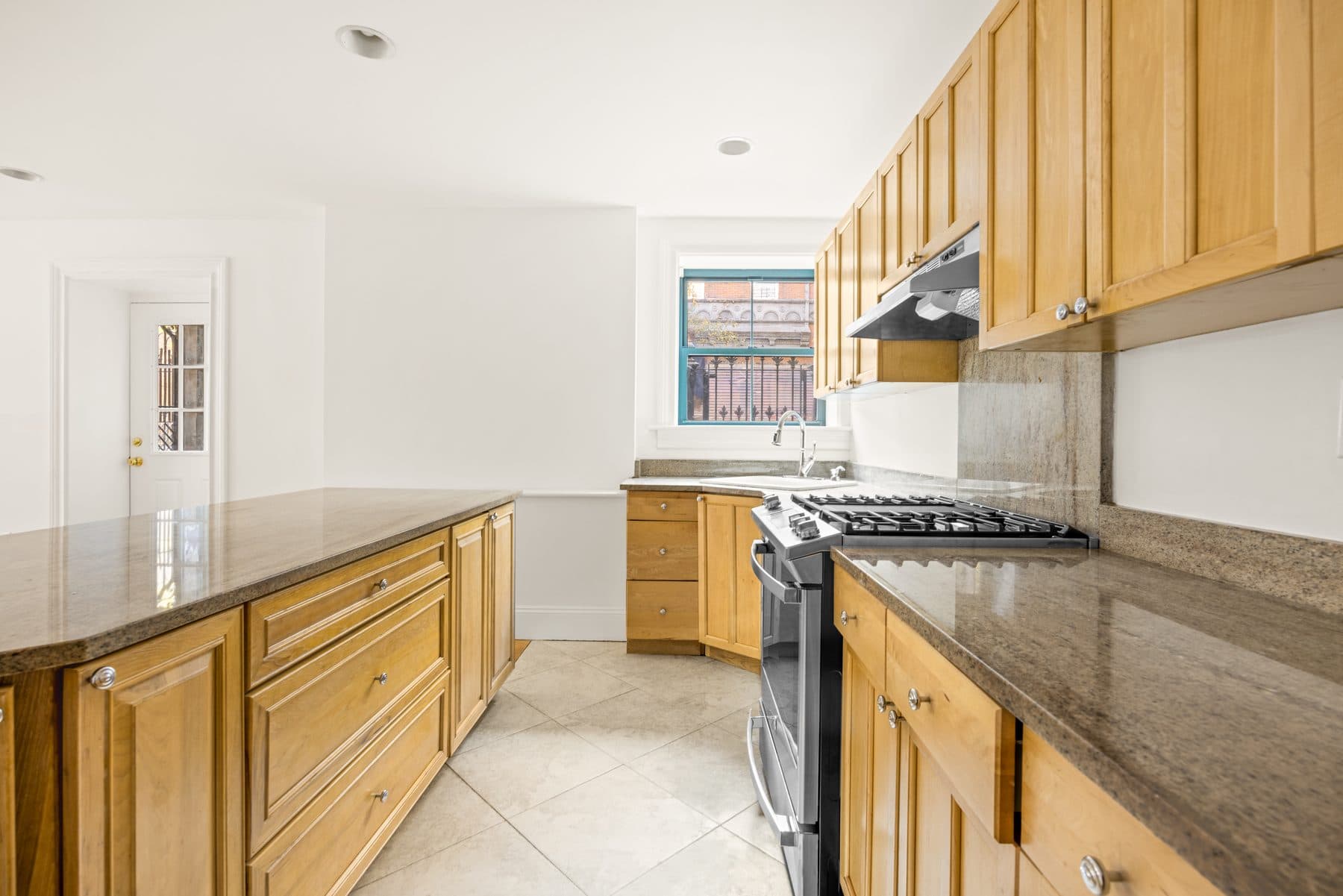 146 Hoyt Street — photo 17