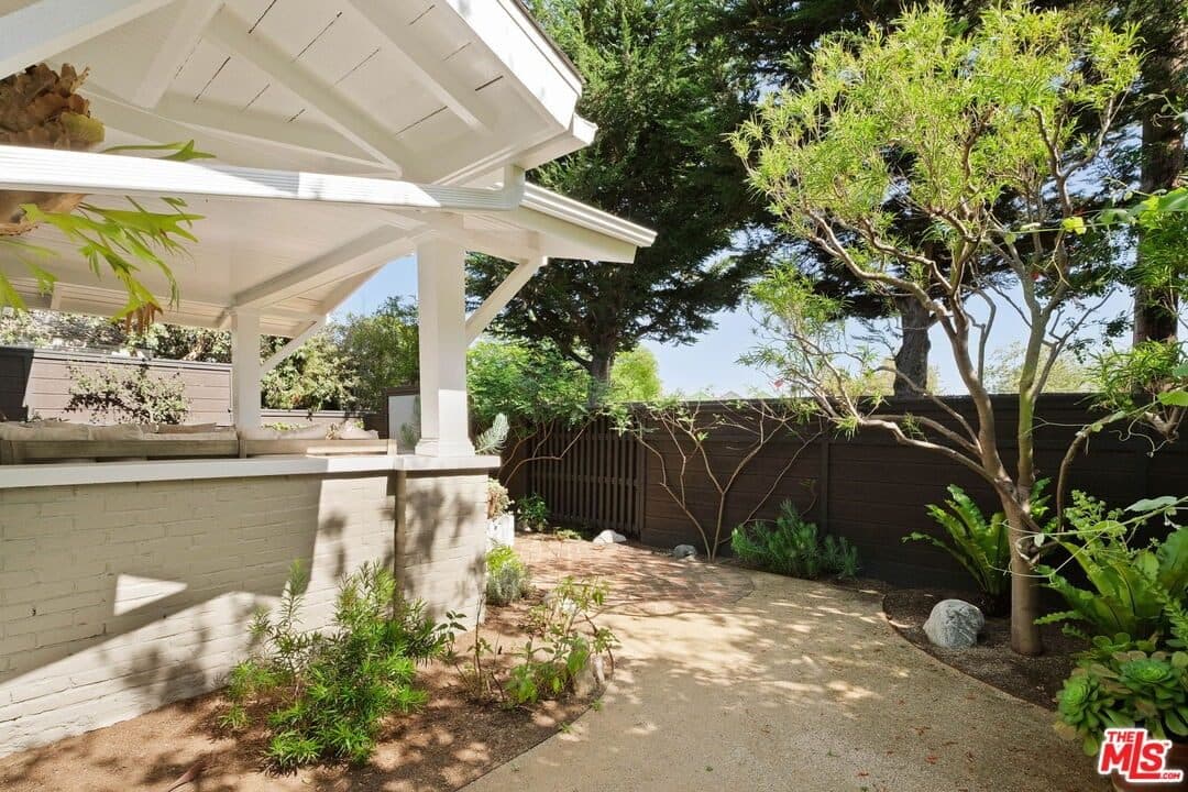 1670 Electric Avenue — photo 2