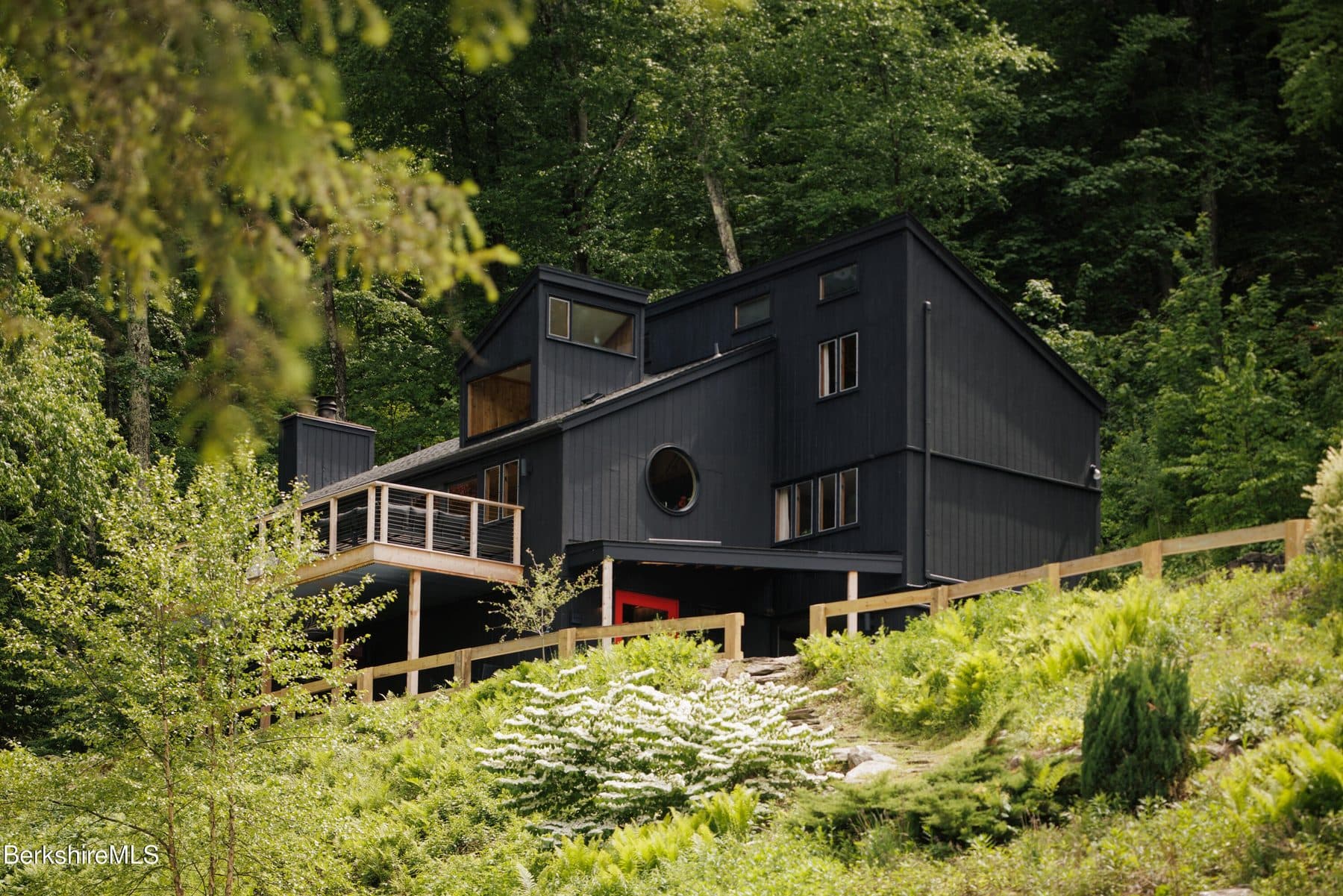 18 Hilltop Road — photo 1
