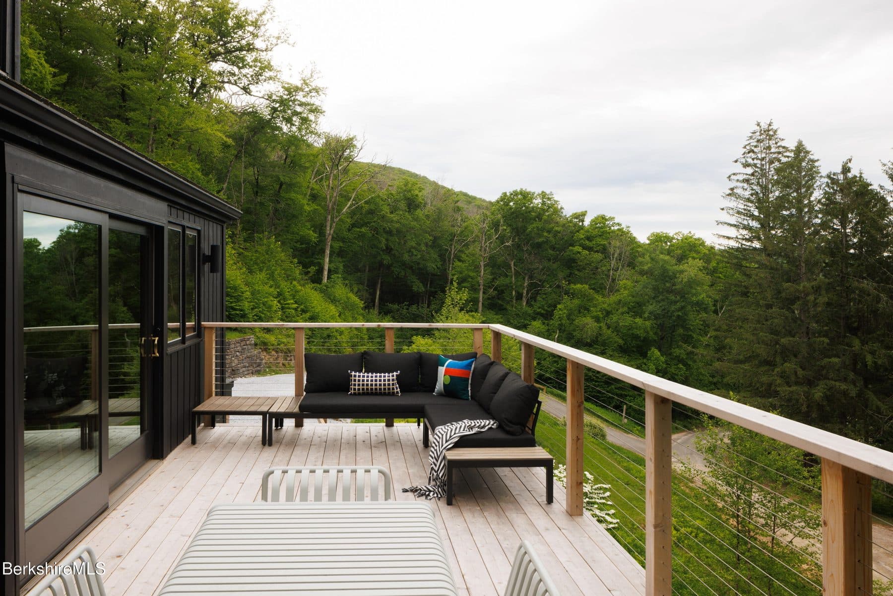 18 Hilltop Road — photo 9