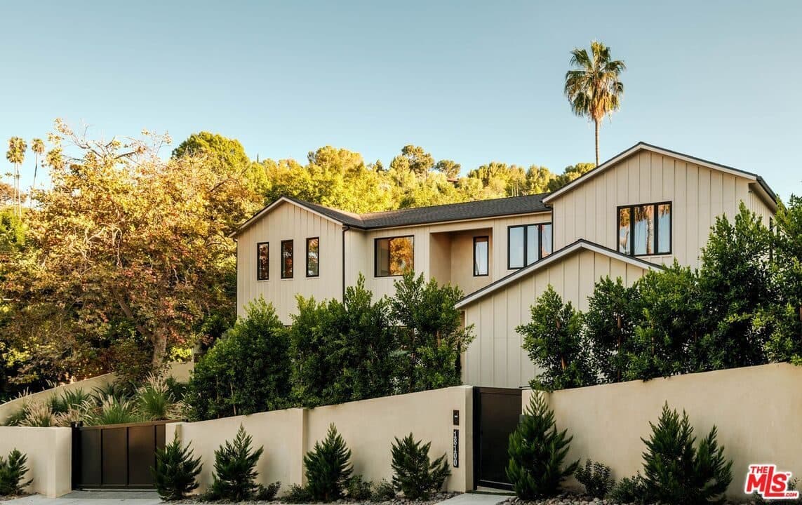 18100 Karen Drive — photo 1