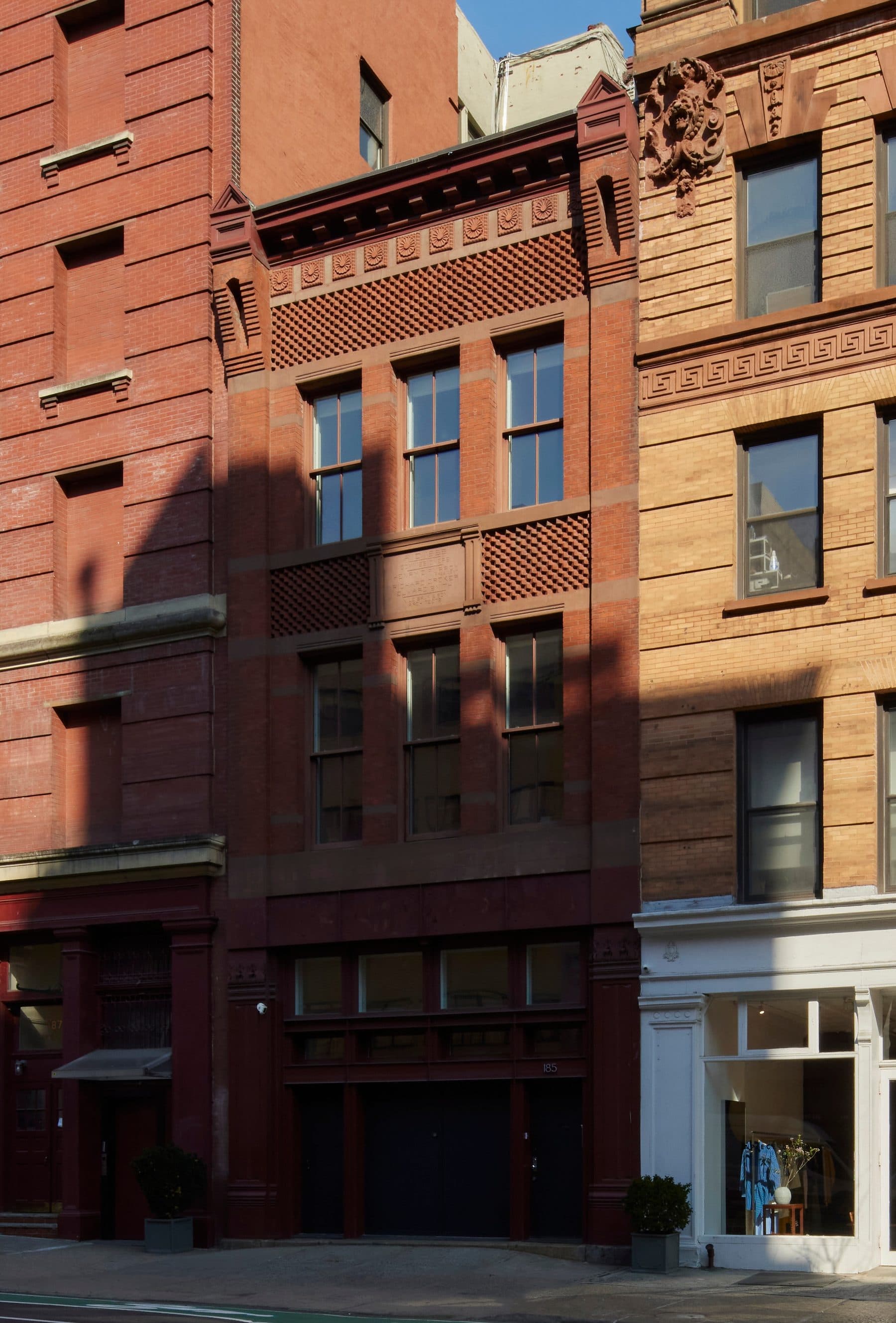 185 Lafayette Street — photo 1