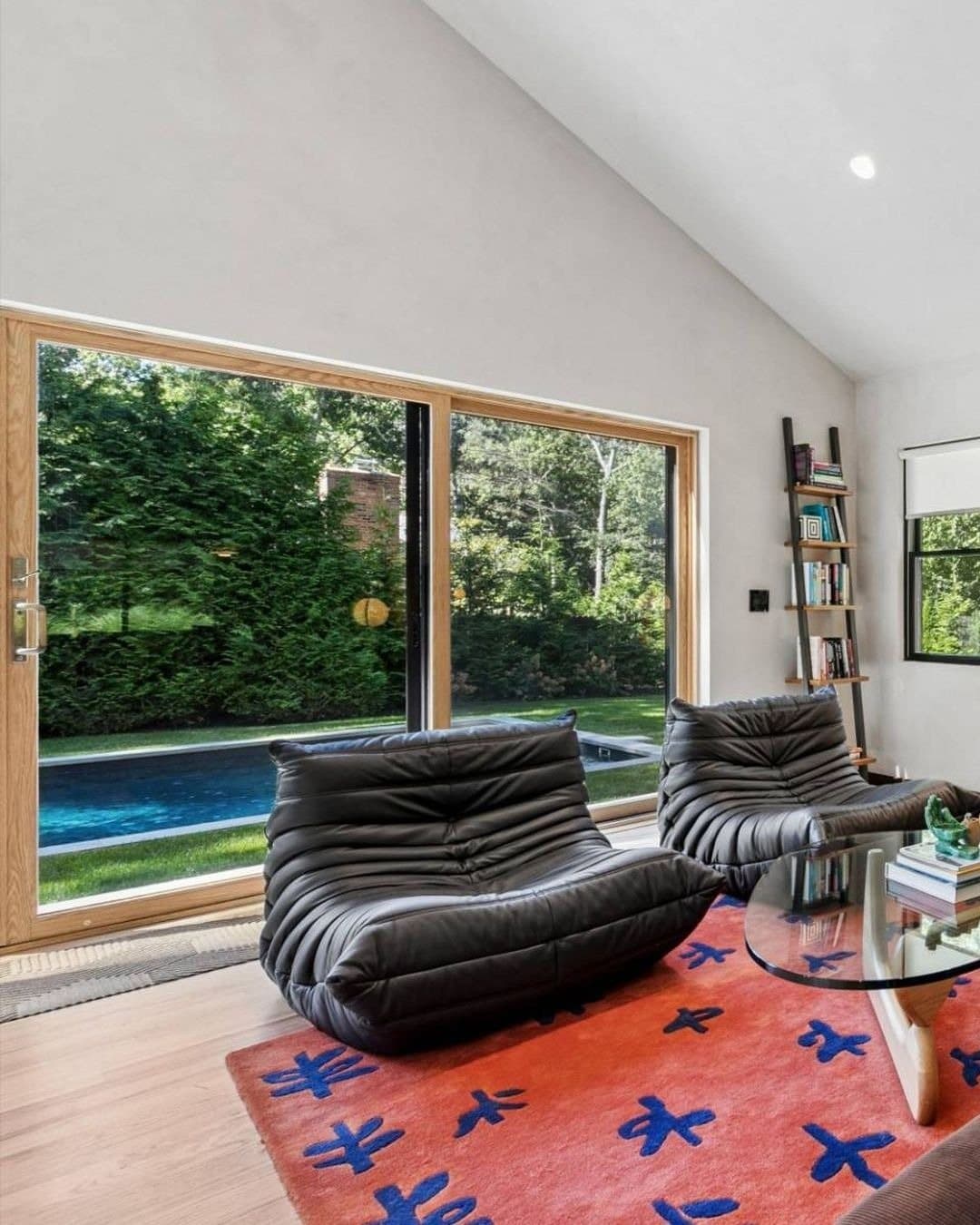 2 Locust Drive — photo 3