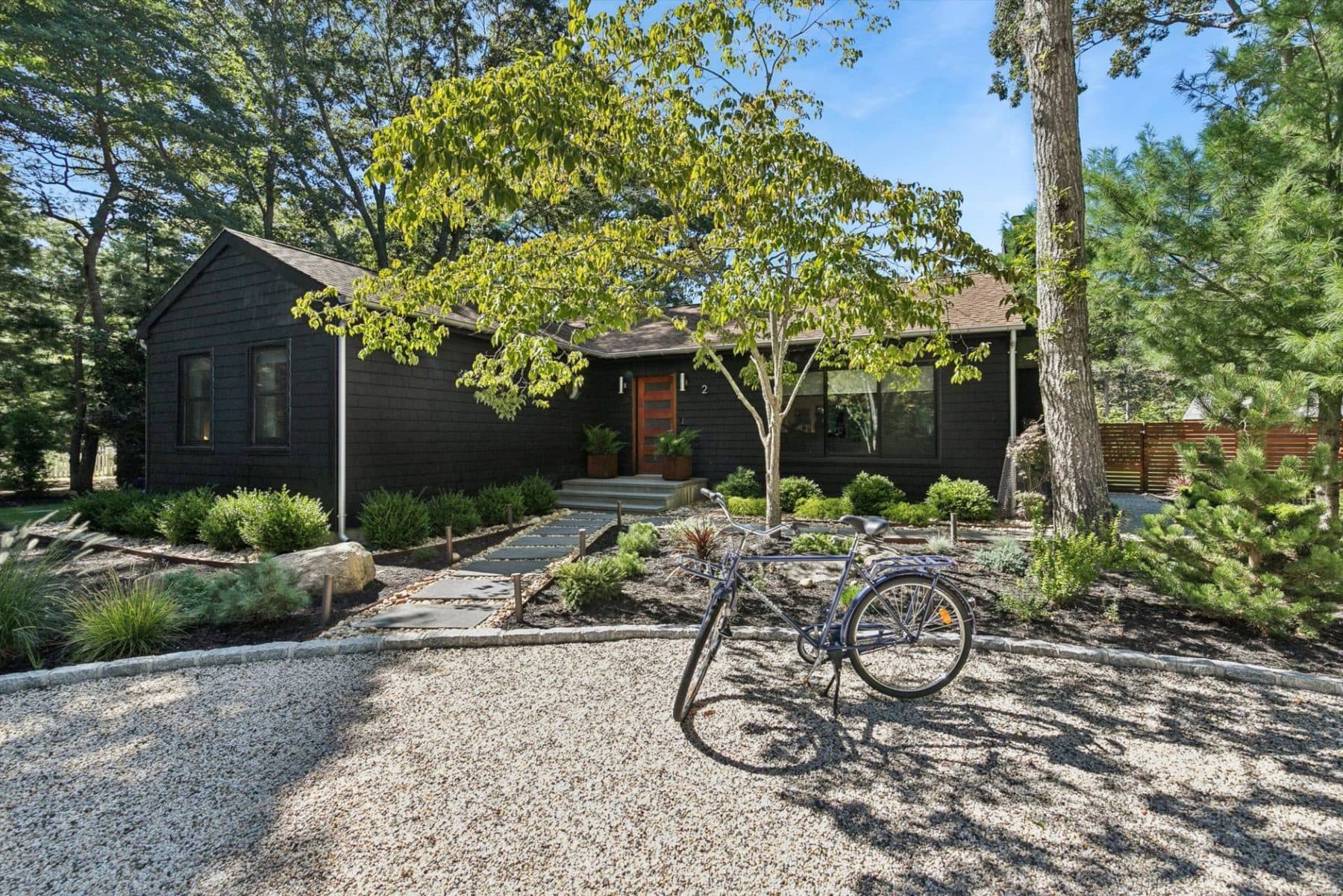 2 Locust Drive — photo 1