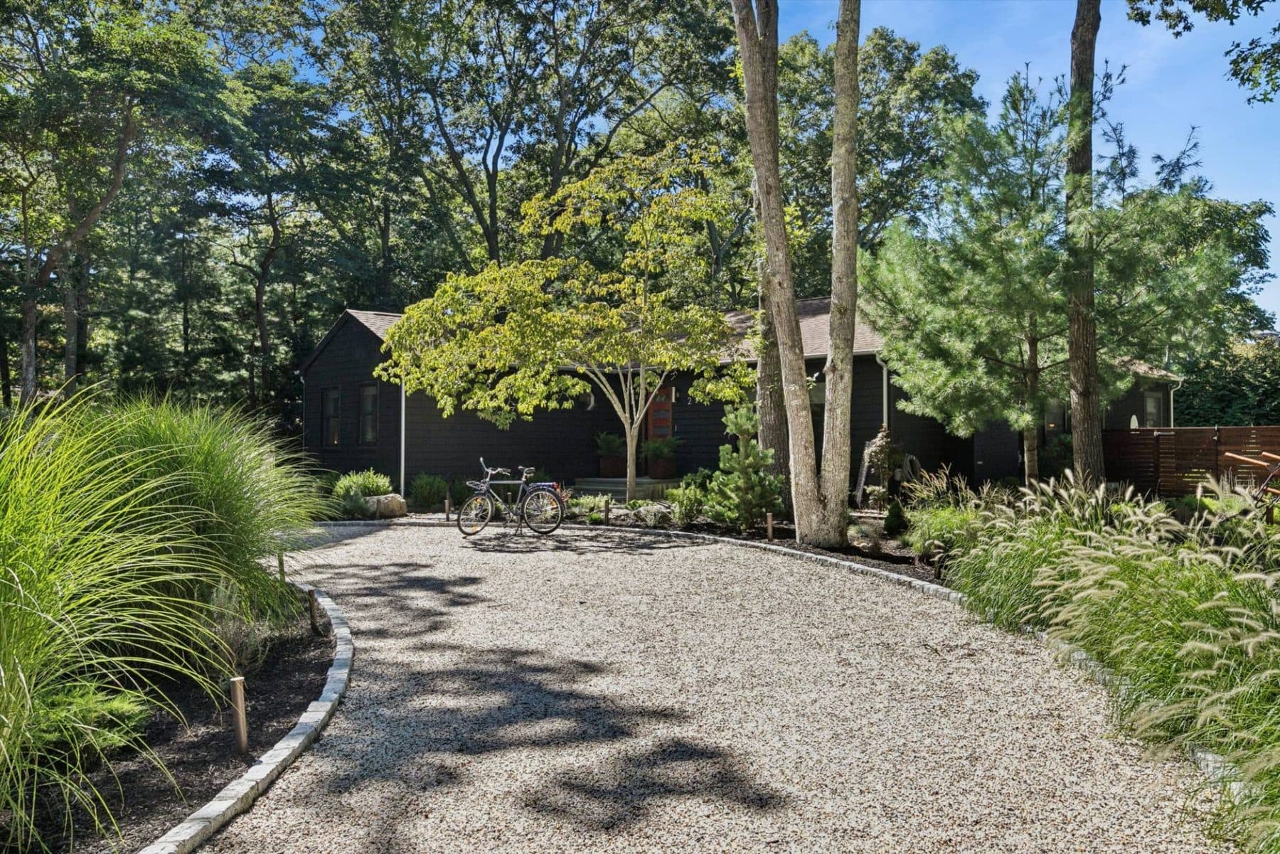2 Locust Drive — photo 3