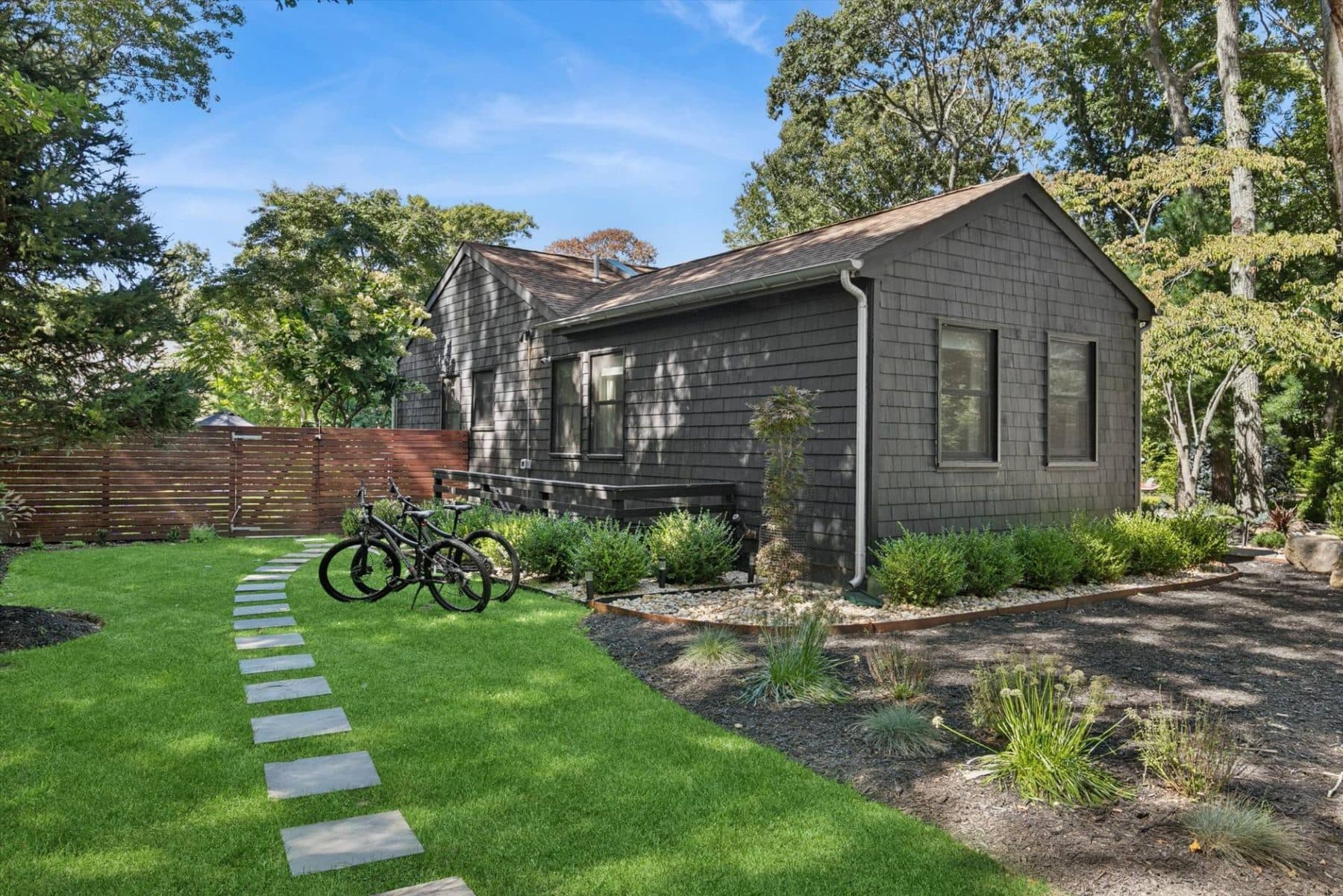 2 Locust Drive — photo 5