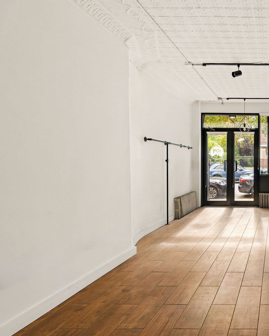 210 Hoyt Street — photo 2