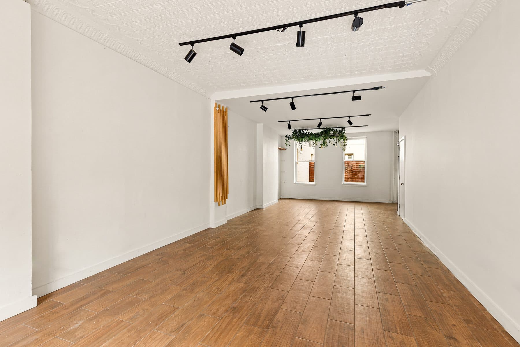 210 Hoyt Street — photo 2