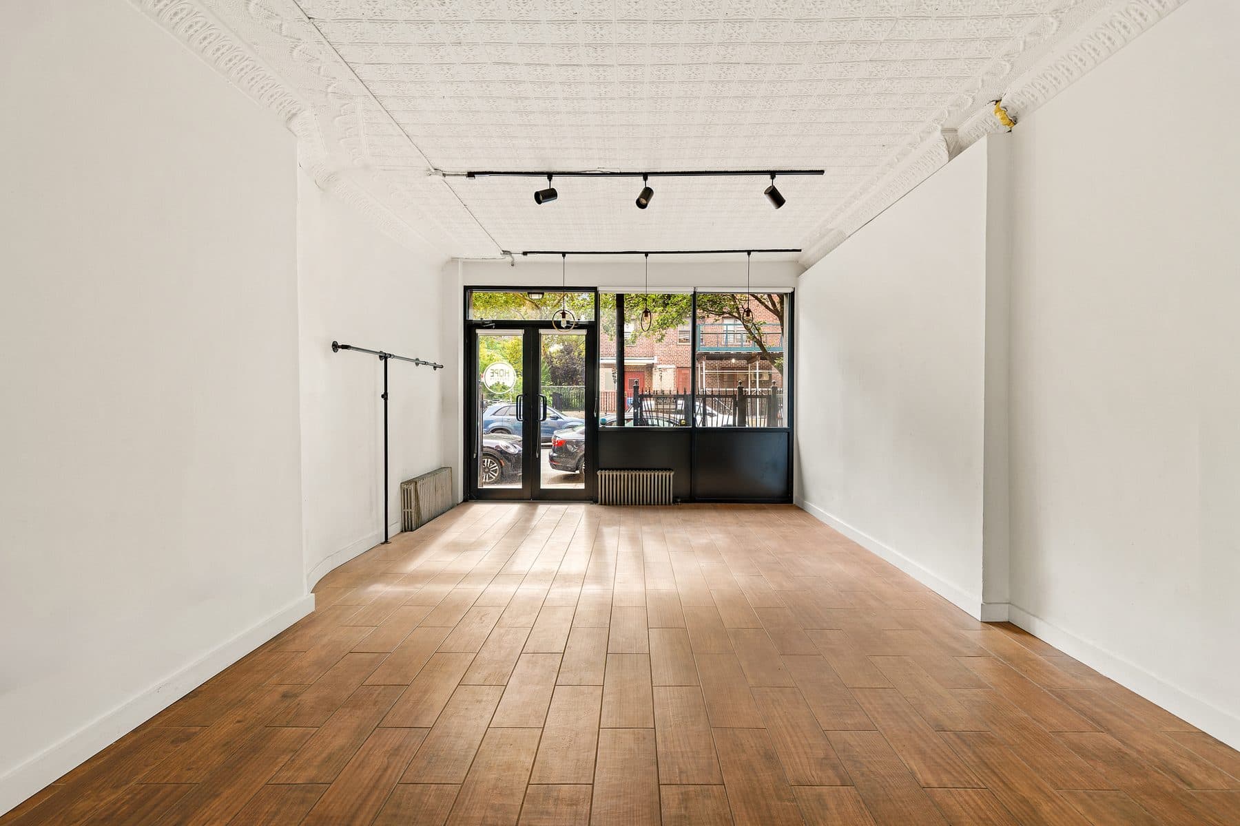 210 Hoyt Street — photo 3