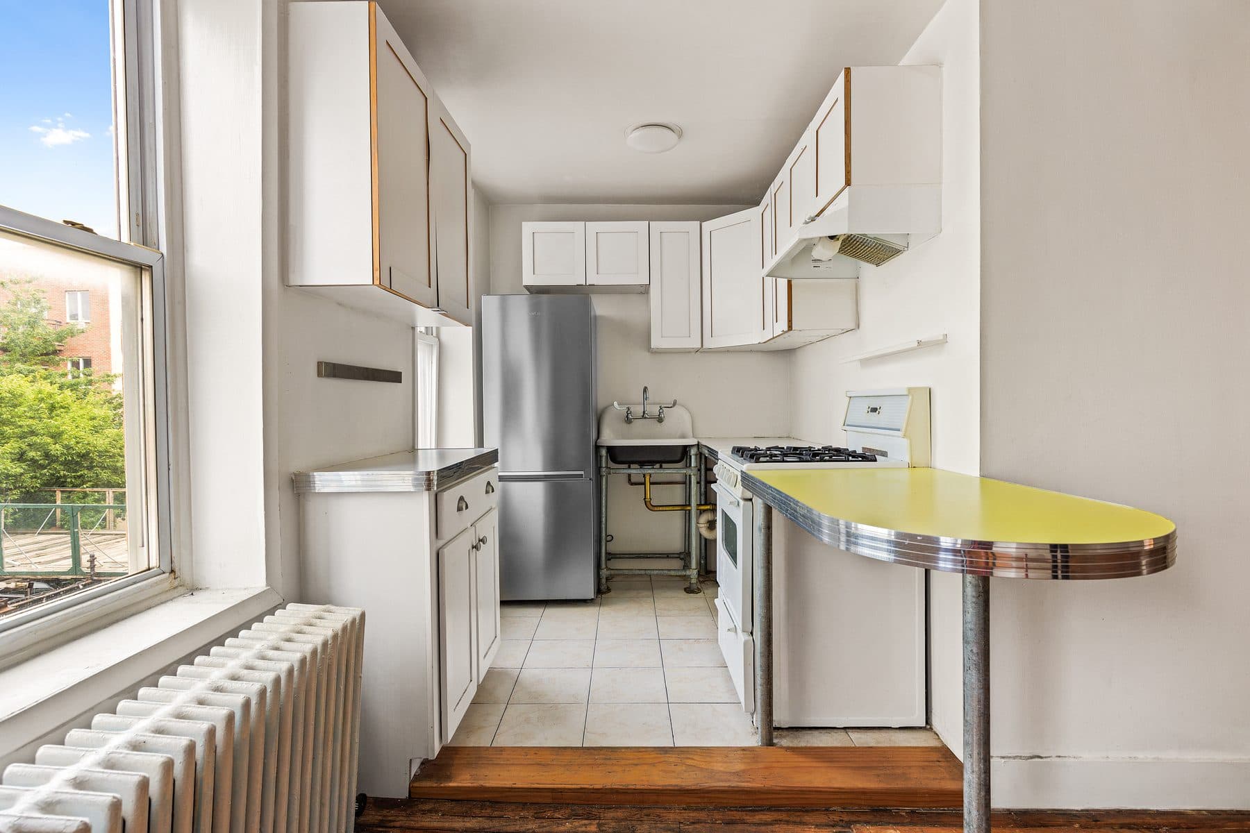 210 Hoyt Street — photo 8