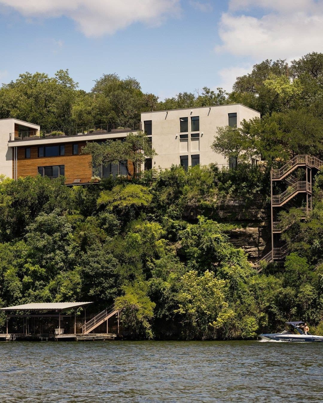 2200 Scenic Drive