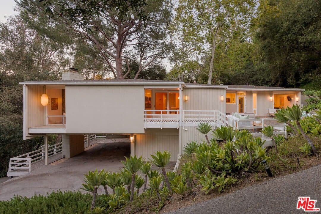 2275 Bowmont Drive — photo 1