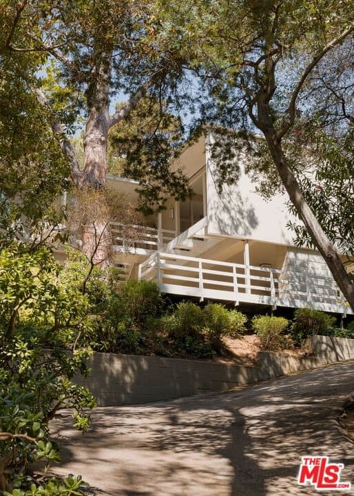 2275 Bowmont Drive — photo 3
