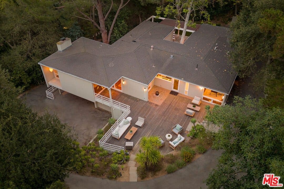 2275 Bowmont Drive — photo 9