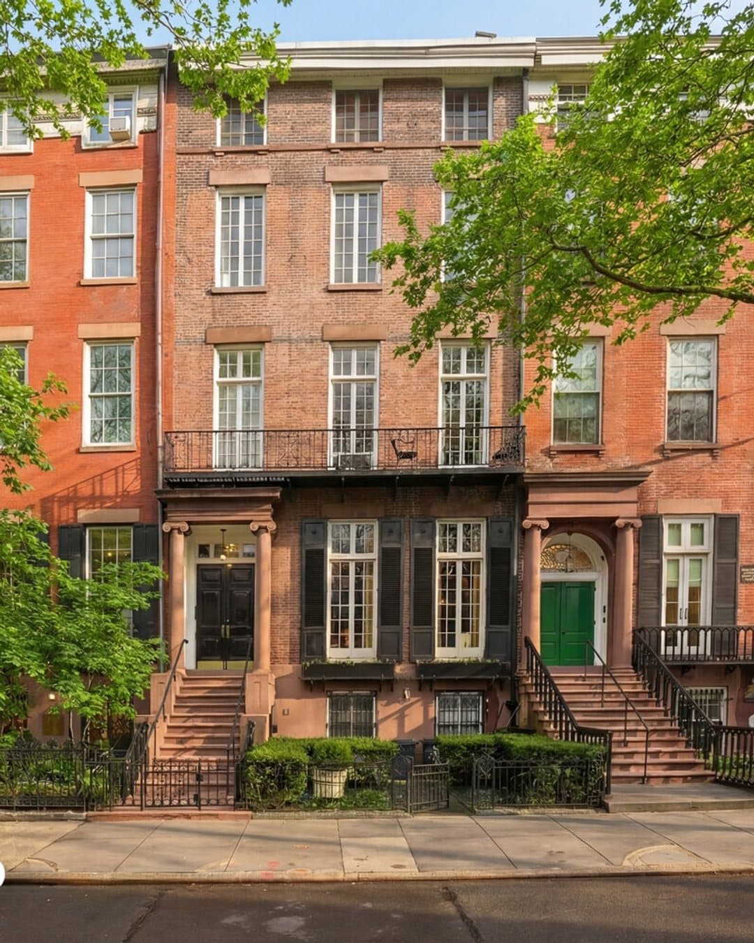 23 Washington Square North — photo 1