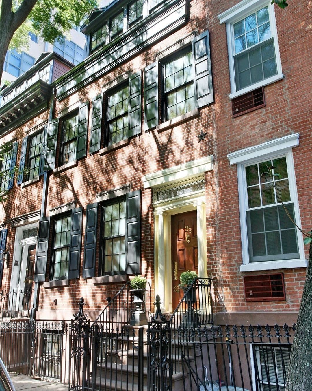 25 Vandam Street
