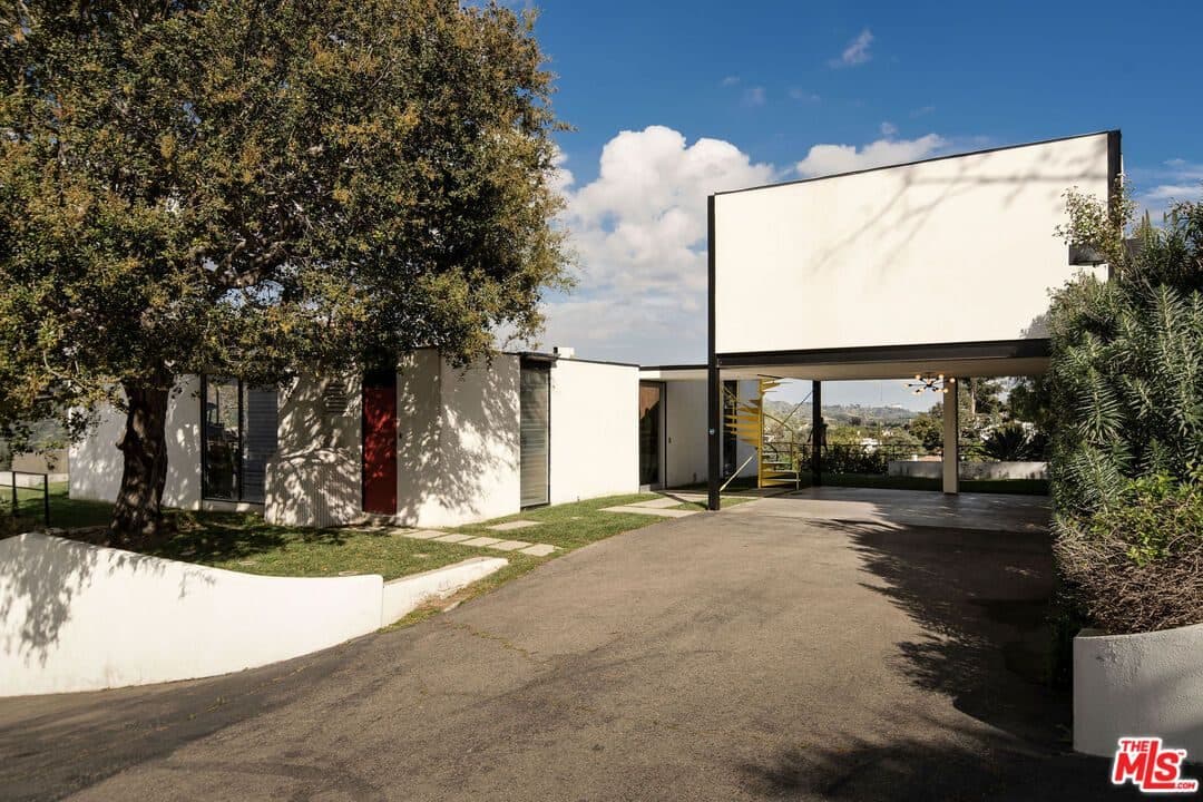 2977 Passmore Drive — photo 2