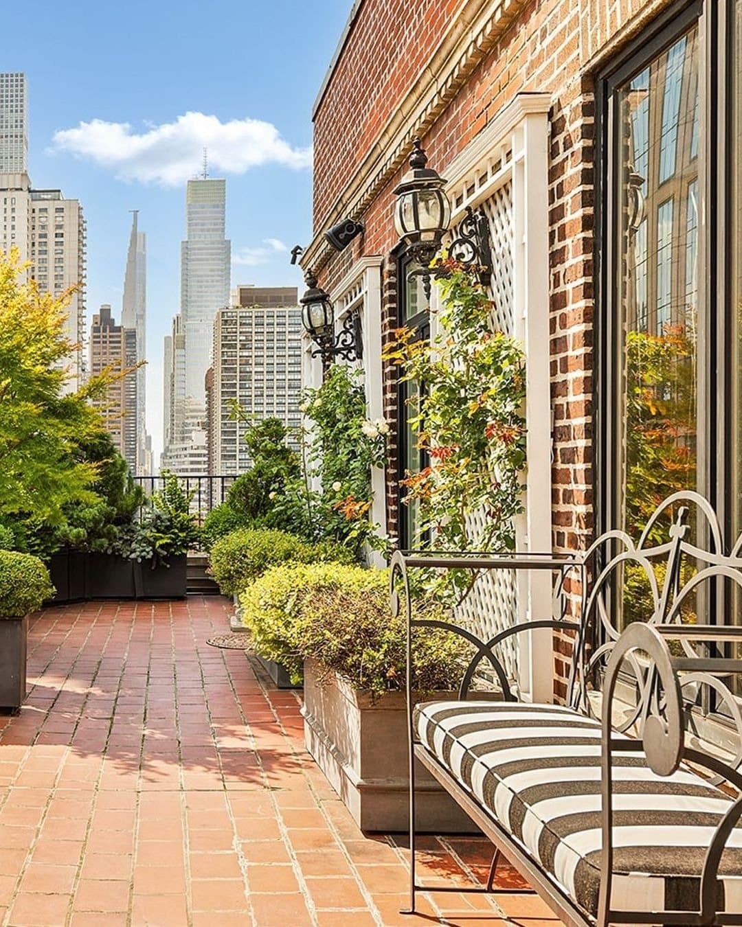 30 Sutton Place — photo 1