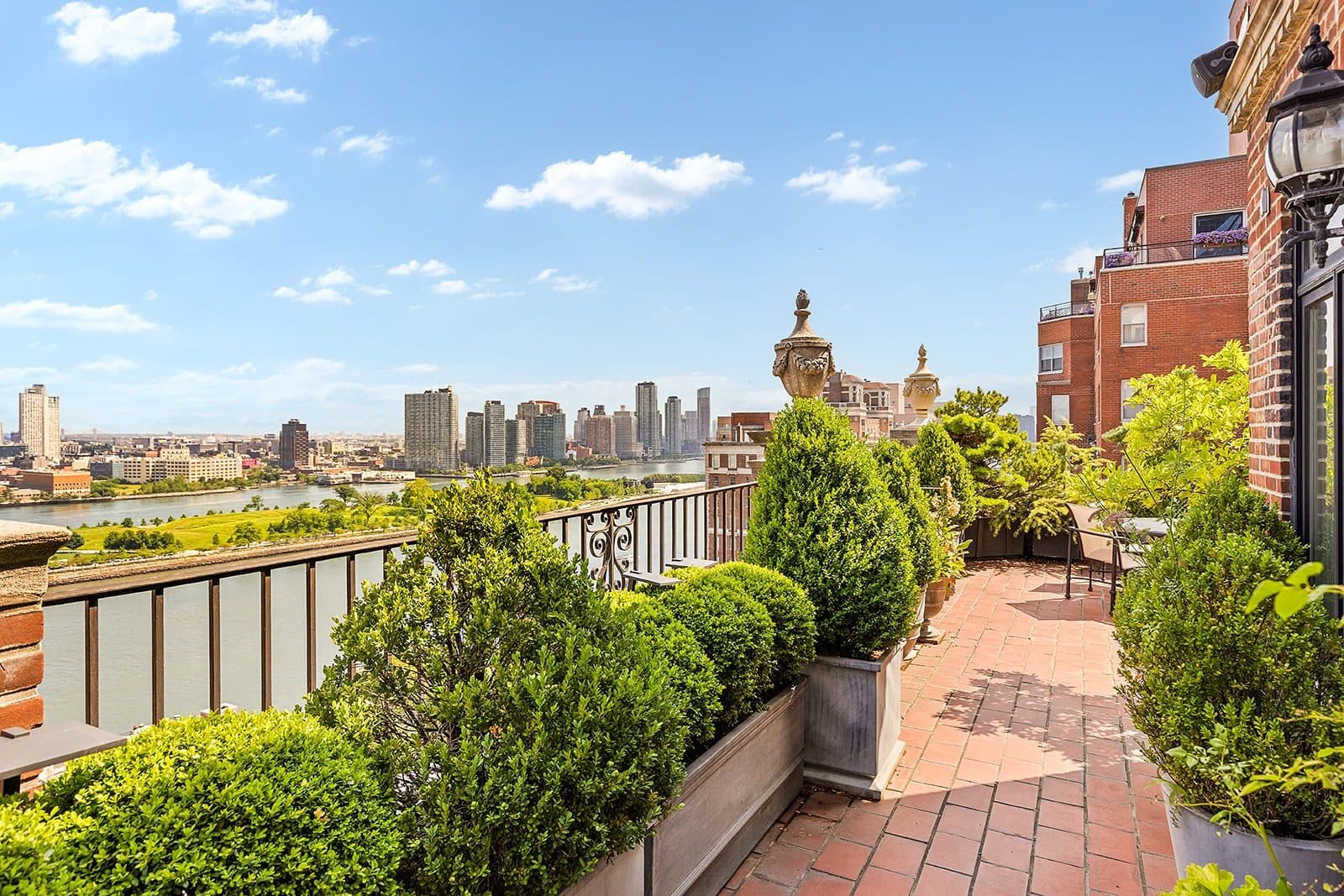 30 Sutton Place — photo 12