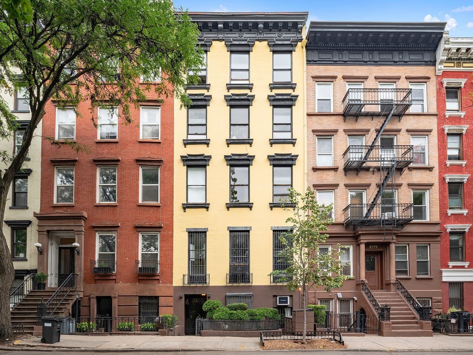 307 East 10th Street — photo 1