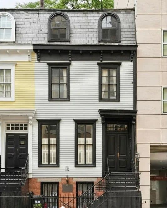 312 East 53rd Street — photo 1