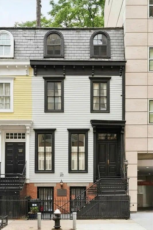 312 East 53rd Street — photo 1
