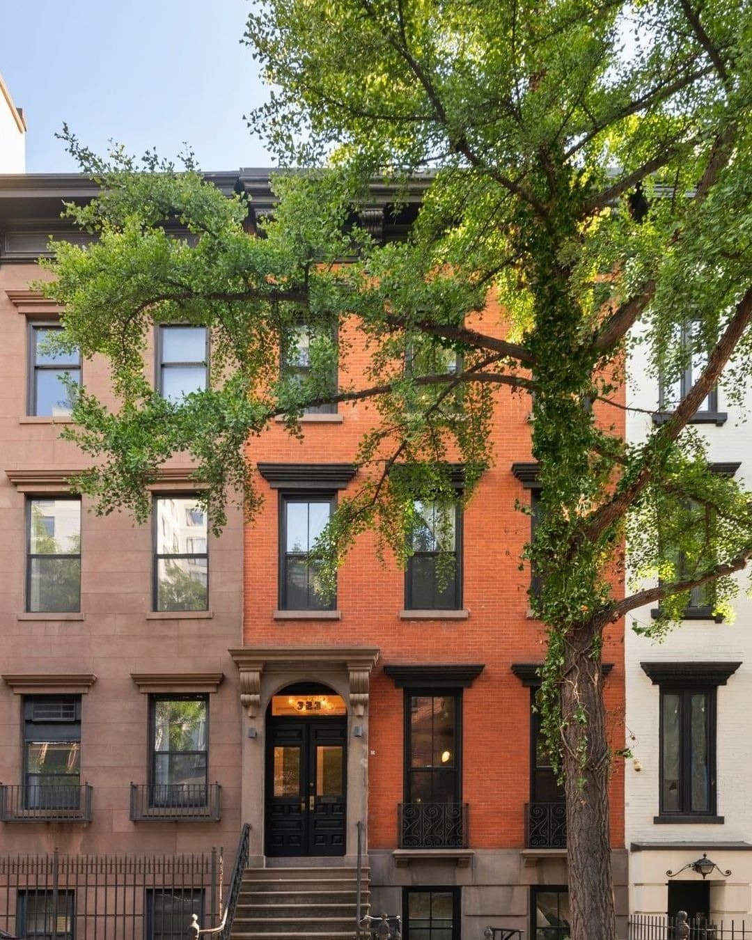 323 East 18th Street — photo 1