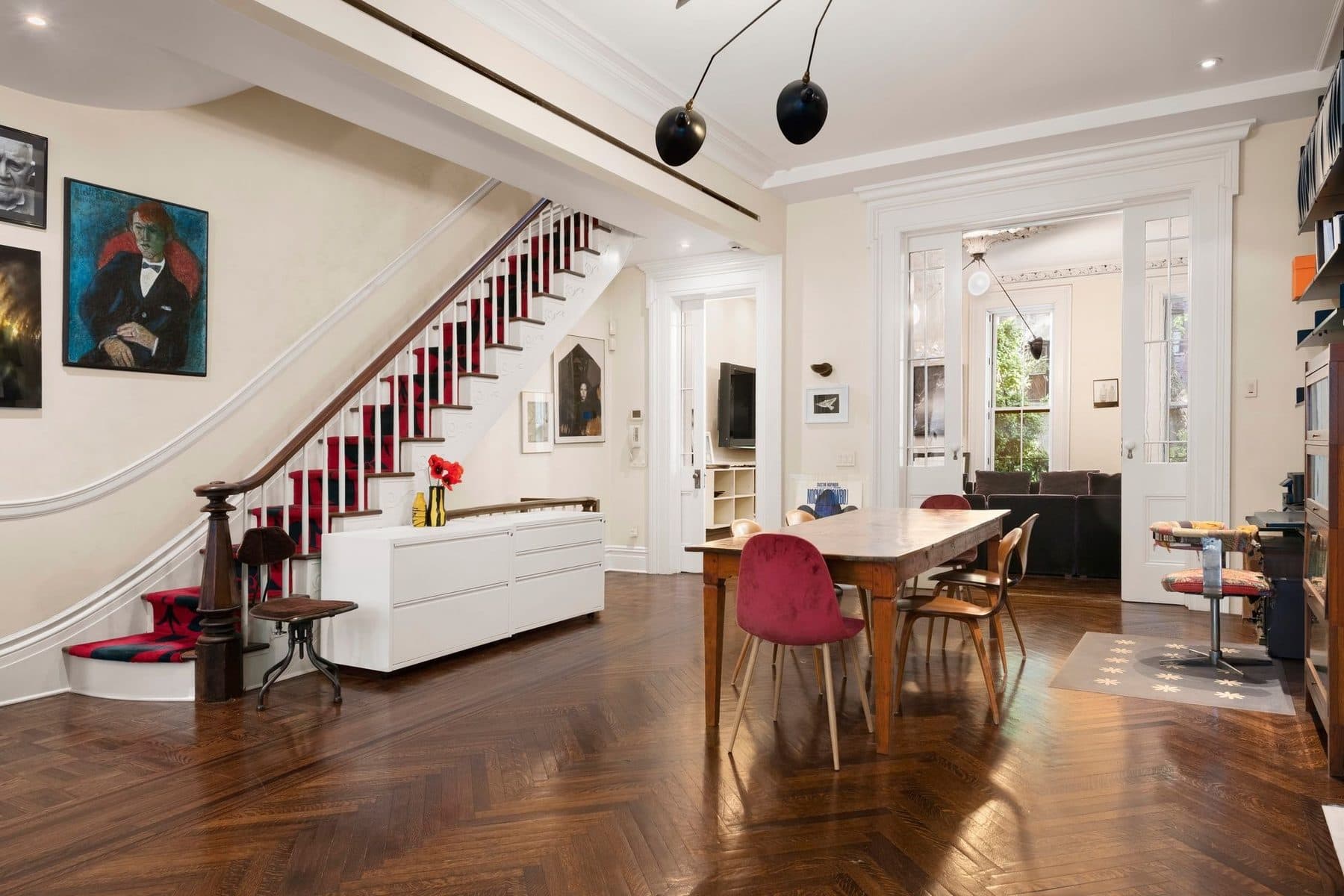 323 East 18th Street — photo 1