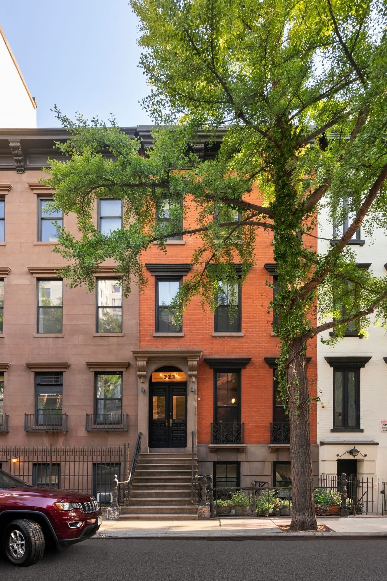 323 East 18th Street — photo 24