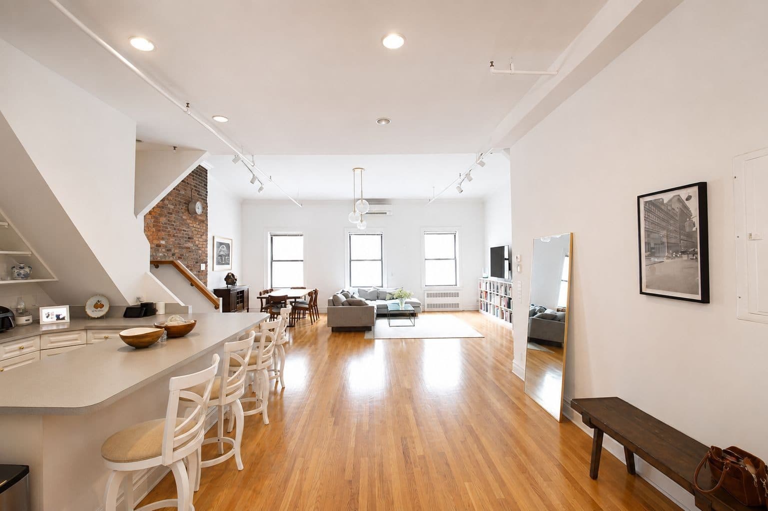 4 Bond Street — photo 1