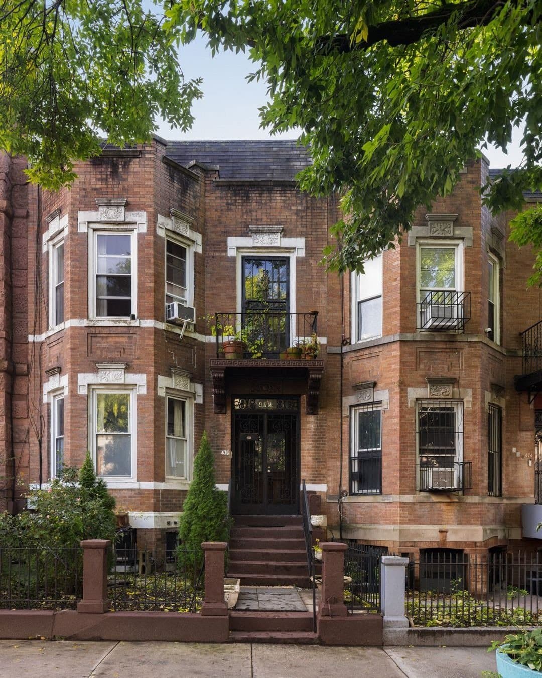 476 Chauncey Street — photo 1