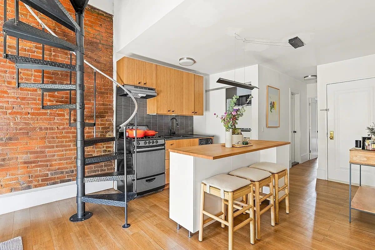485 West 22nd Street — photo 2