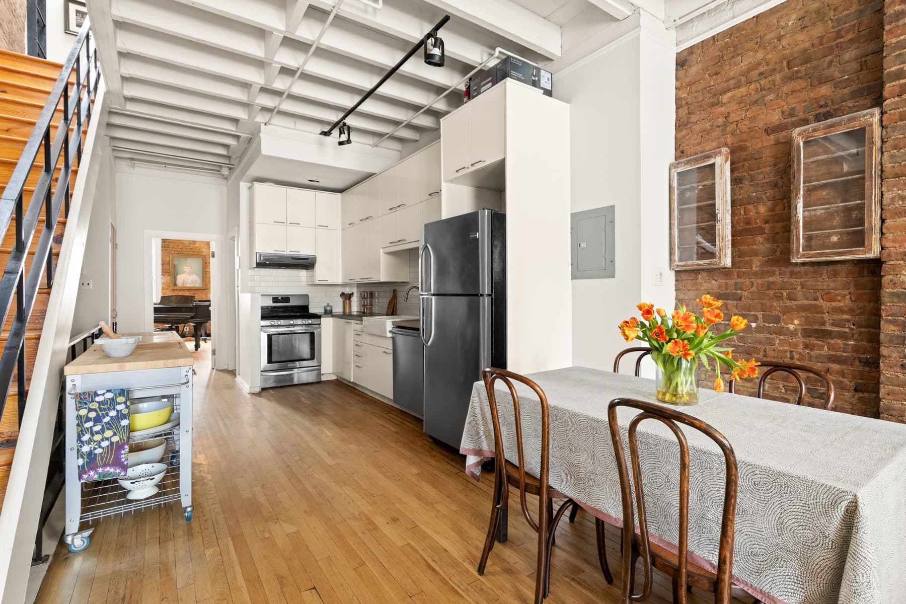 543 Manhattan Avenue — photo 2