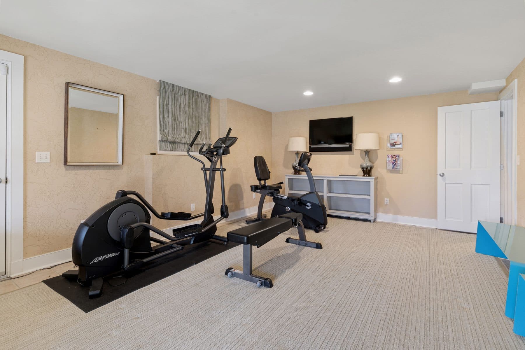 7 Locust Woods Dr — photo 2