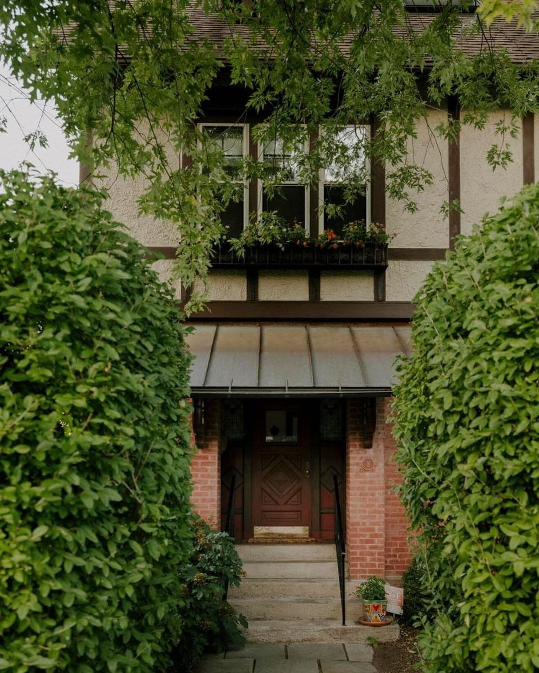 8 Hartwell Avenue