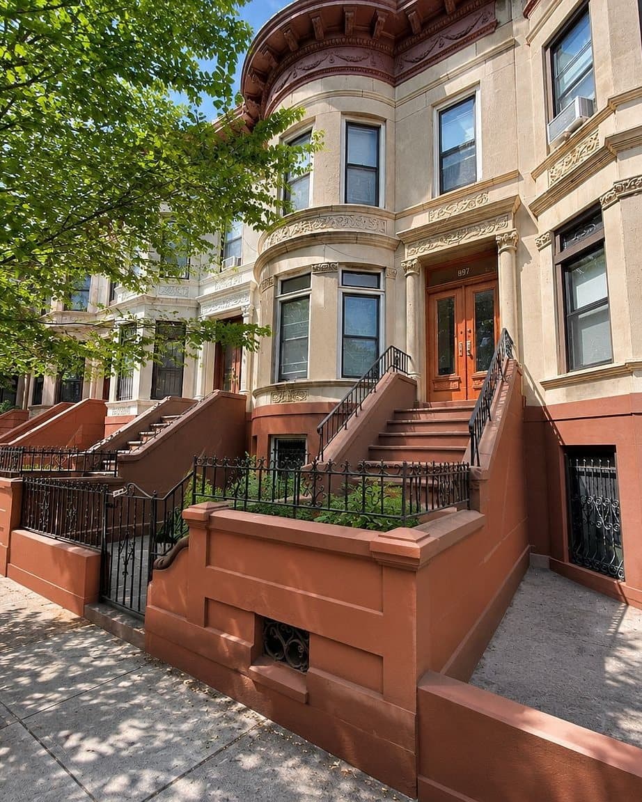 897 Lincoln Place — photo 1