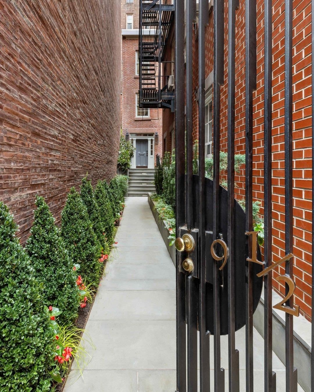 9 1/2 Jane Street — photo 1