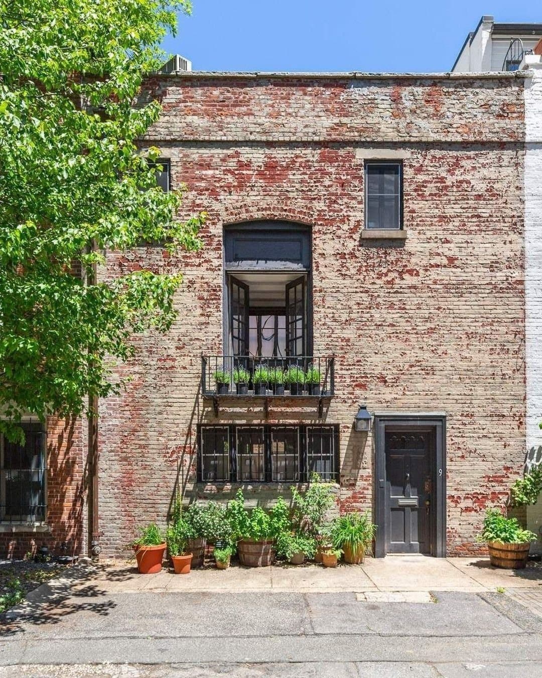 9 MacDougal Alley — photo 1
