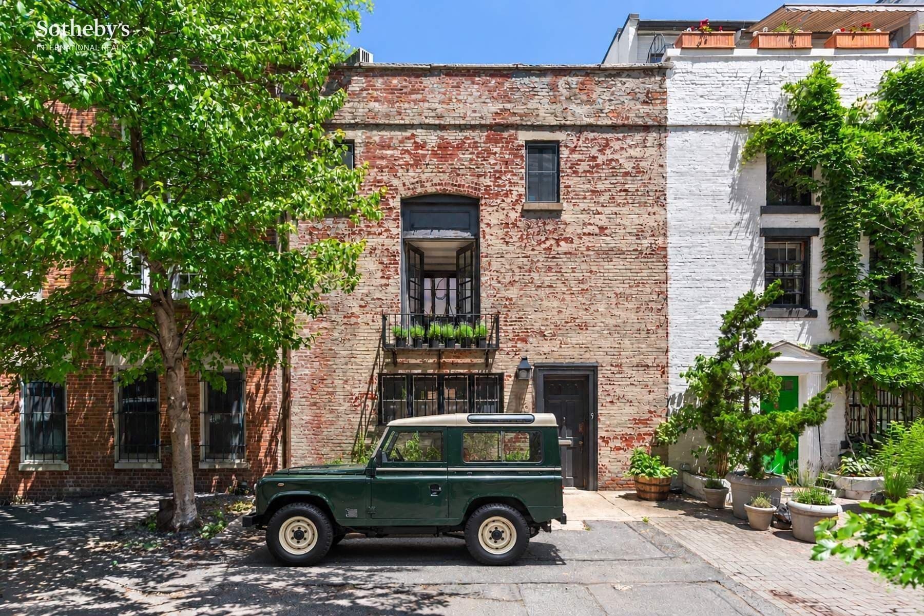 9 MacDougal Alley — photo 1