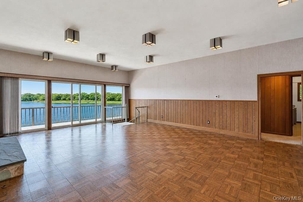 9305 Soundview Avenue — photo 5
