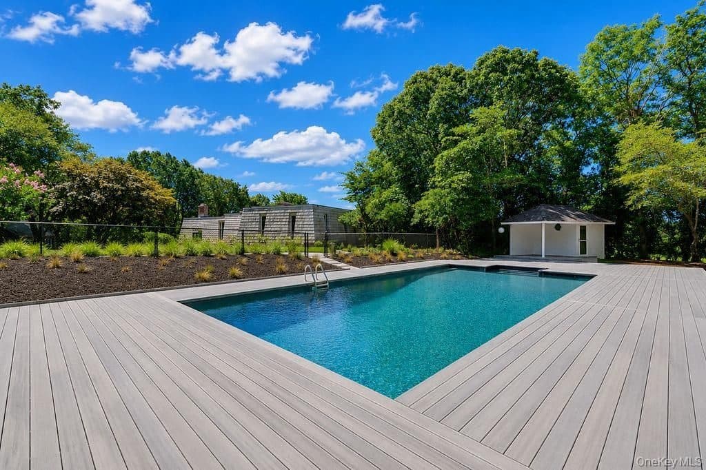 9305 Soundview Avenue — photo 10
